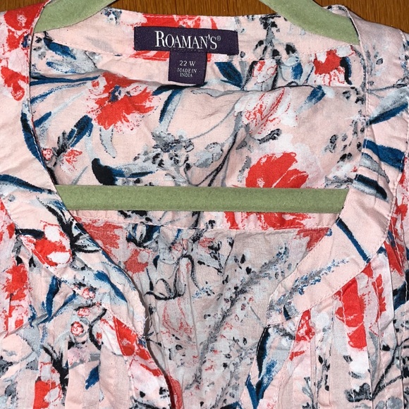 Woman’s Long-sleeved Floral Blouse Size: 1X/22 - Picture 3 of 6